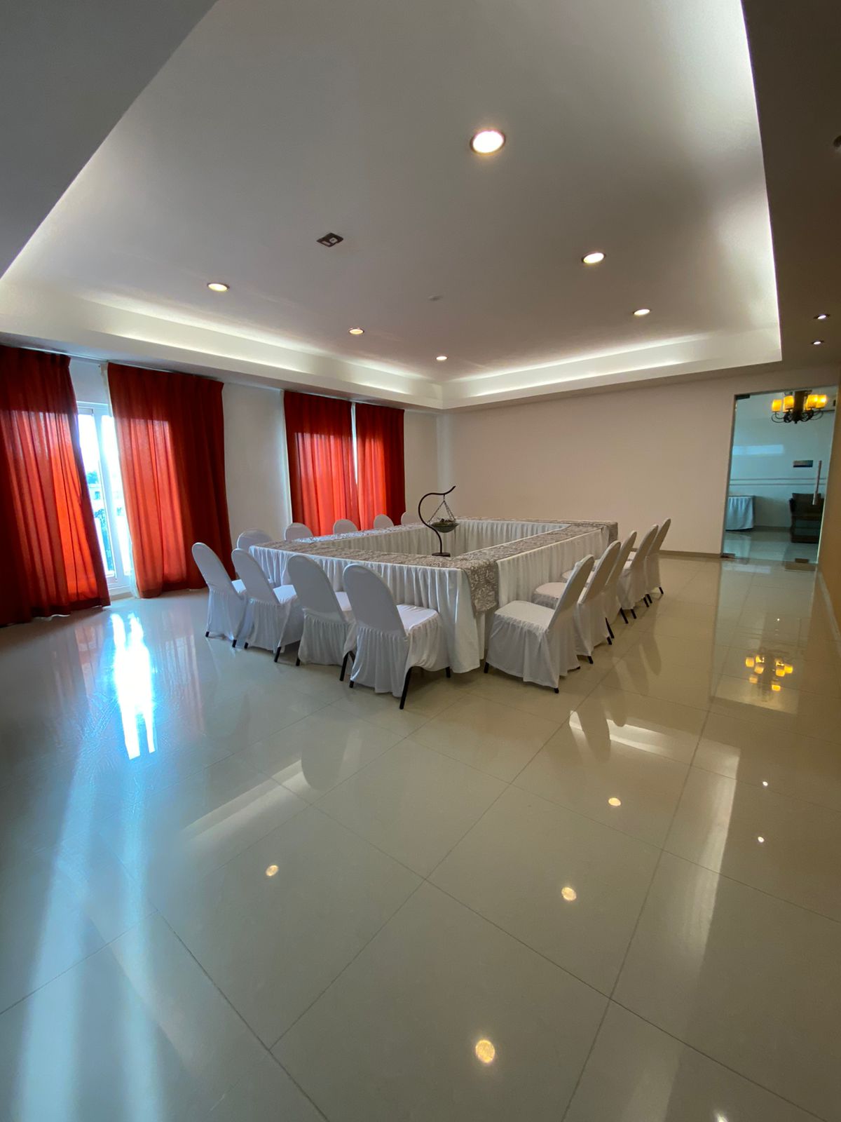 Salón Conde detalles de iluminación