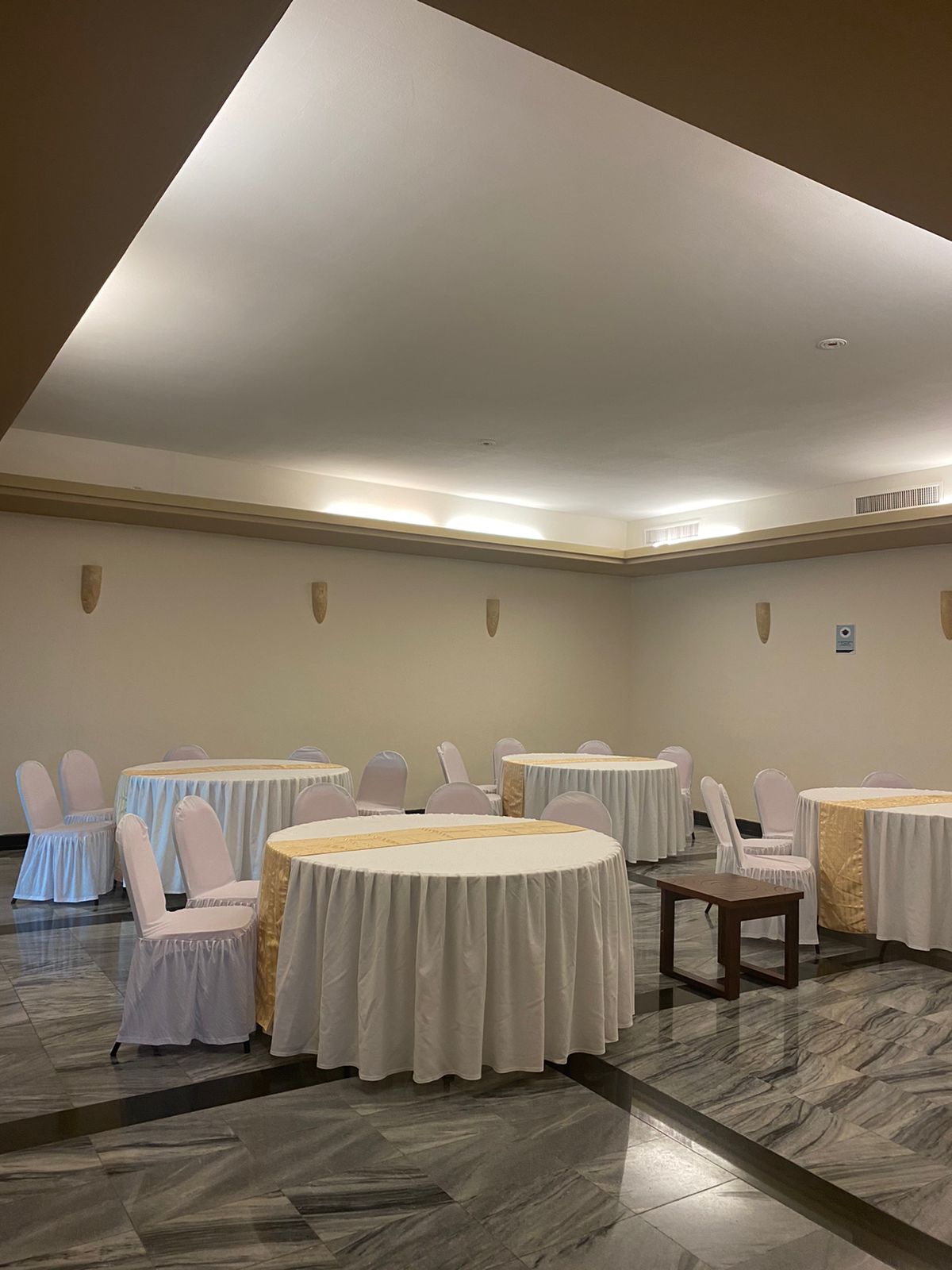 Salón Hacendados pisos de mármol